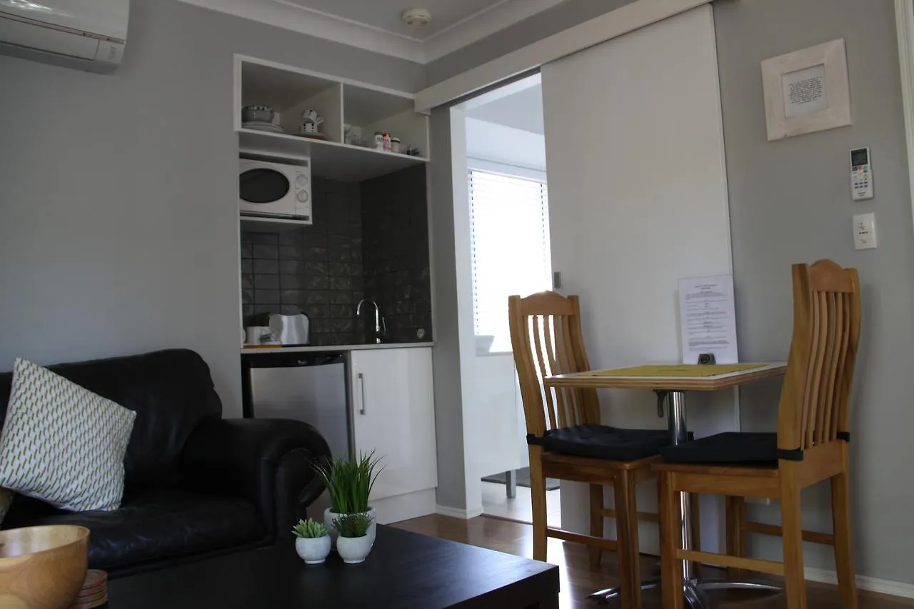 ****  Paperbark Bed & Breakfast Brisbane Australia